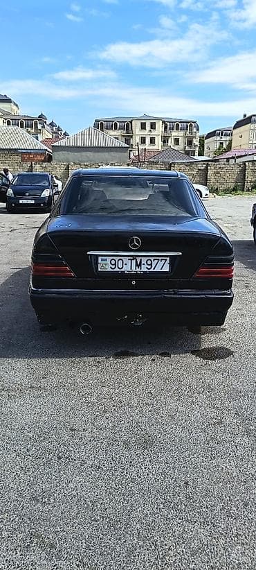 cayenne krilo 2013: Mercedes-Benz E 220: 2.2 l | 1994 il Sedan — 9