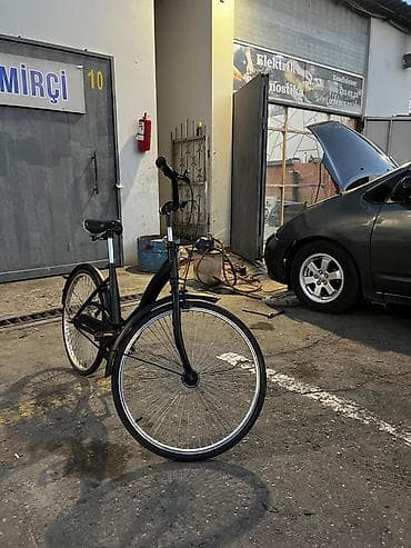 Şəhər tipli velosiped - Rəng: qara, klassik dizayn - Korpus: aşağı