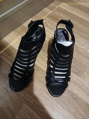 təbii mirvari: Qadın üçün qara yüksək dabanlı sandal - Model: qəfəsvari kəsimli — 2