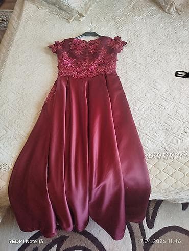 kiraye ziyafet geyimleri: Bordo rəngdə zərif ziyafət/libas - Parça: parlaq atlas teksturası — 4