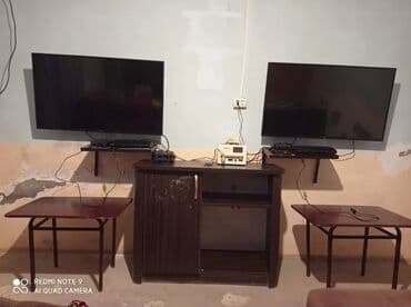 komputer ucun oyun diskleri: Sony PlayStation 3 oyun konsolu ilə birlikdə iki ədəd qara rəngdə — 4