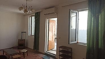 Гаражи: Satilir 3 otagli 1 sotda heyet evi. Dokument jekdan texpasport — 2