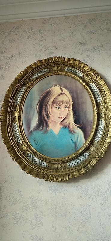 ev ucun nerdivan: Oval portret tablo – qız uşağı təsviri - Texnika: yağlı boya — 2