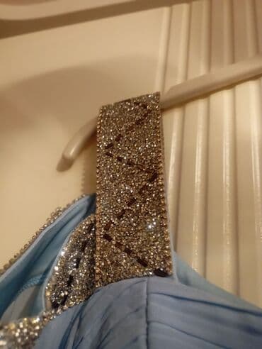 nişan donları 2023: Mavi rəngdə, uzun ziyafət/libas. - Model: Asimmetrik kəsimli, döş — 10