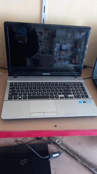 Samsung noutbuk - Ekran: təqribən 15.6" LED - Prosessor: Intel Core