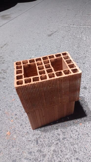 Keramzitli boşluqlı kərpic (blok) Məhsul təsviri: - Material: Yüksək