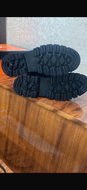 çəkməcə: 1 dəfə geyinilib 40 rqzmerdi 55 man 90 almışam flodan İndidə var floda — 3