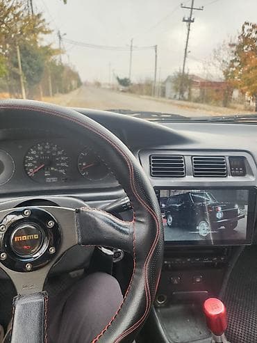 lexus is bufer: Toyota Corolla sedan - Kuzov: 4 qapılı sedan, mavi rəng - Mühərrik — 8