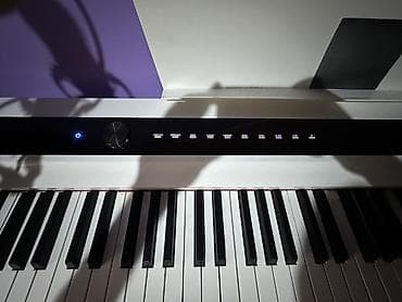 gitara akustik: Greaten P-20 rəqəmsal piano – ağ korpuslu, stendlə birlikdə — 3