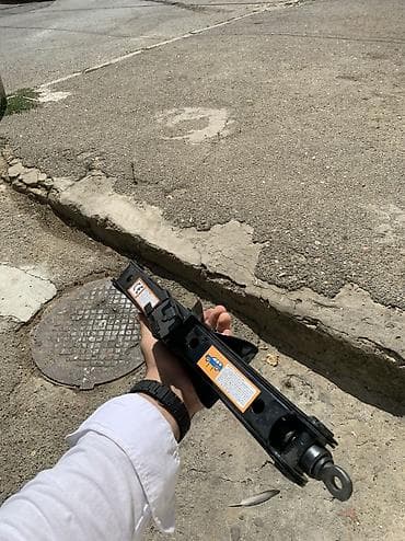 ravon 3: Yeni Mexanik Domkrat, Maksimum yükqaldırma: 3 t, Ödənişli çatdırılma, Ünvandan götürmə — 3