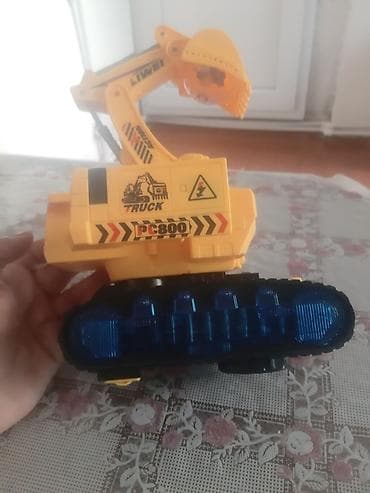 traktor oyuncaq: Tam seliqeli veziyyetde.İşığı yanır,musiqilidir.Yığılır,açılır,tam — 9