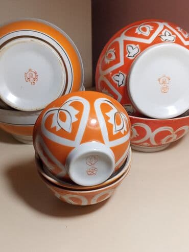 ikinci el ıran peci: Sovet dövrünə aid qədim farfor qablar dəsti. Tərkibi: - 2 ədəd desert — 2