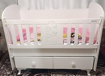 Oğlan və qız üçün, Dördbucaq, Beşik, Matras ilə, Yellənmə mexanizm ilə