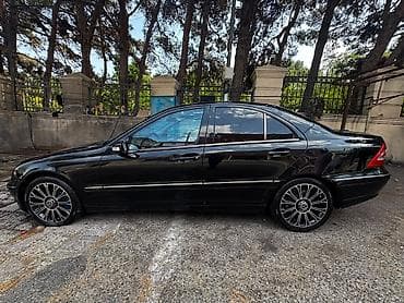 audi a6 2000: Mercedes-Benz C 240: 2.4 l | 2000 il Sedan — 7