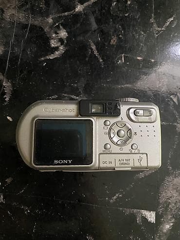 mp 3 player: Satılır: Sony Cyber-shot DSC-P8 rəqəmsal fotoaparat (retrocamera) - — 2