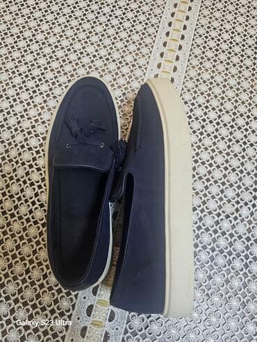 Rəng kostyum qara makasinlər qara və dəri 3.4 dəfə geyilib kostyum iki