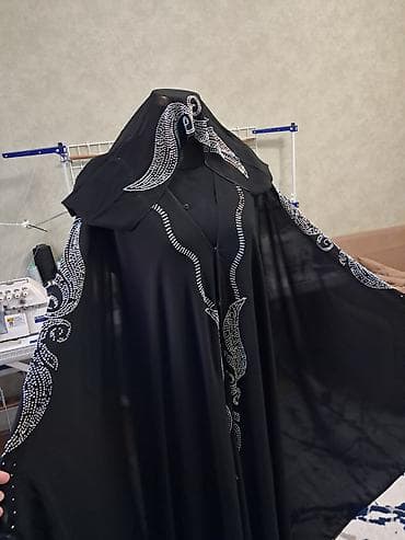 Hicab Paltarı Satılır Qara üzəri gümüşü qaşlarla bəzədilib. 2 il öncə — 2