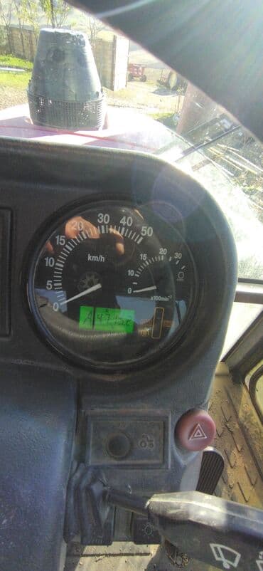 cayka maşın: Belarus 1523 traktor - Rəng: qırmızı, tam kabinli - Güclü ön çəkidə — 9