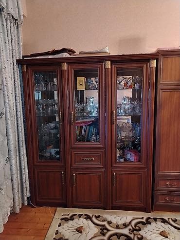 sifonér: Klassik üslubda vitrinli şkaf-bufet - Material: ağac teksturalı — 1
