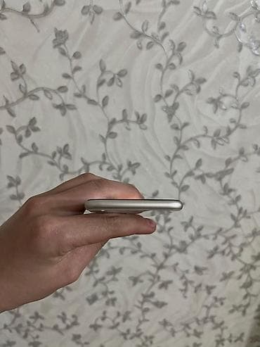 apple se 4: IPhone SE 2022, Ağ, Barmaq izi — 5