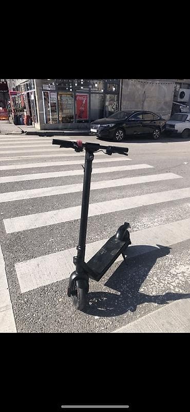 elektrikli skuturlar: Elektrik skuter – qara rəng, yığcam və şəhər üçün ideal — 3