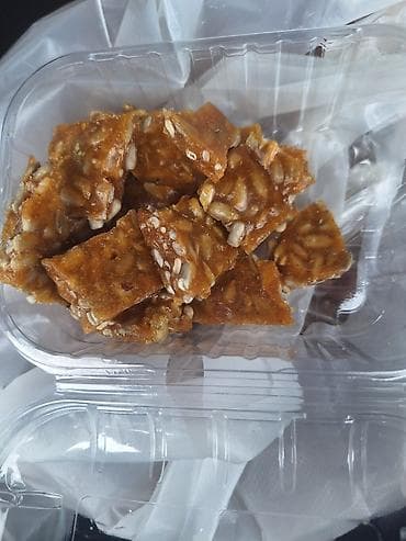 Günəbaxan tumlu karamel krokan - Tərkib: qovrulmuş günəbaxan tumları