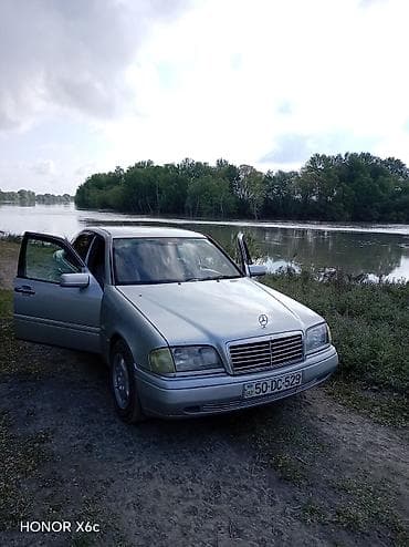 cruz radiator: Mercedes-Benz A-Class: 1.8 l | 1996 il Sedan — 3