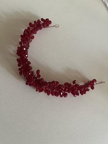 Qırmızı büllur muncuqlu saç aksesuarı (diadem/baş bəzəyi) 1 dəfə — 2