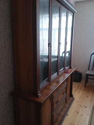 divar ref: Qonaq otağı üçün vitrin və sürgülü qapılı şkaf dəsti - Material — 1