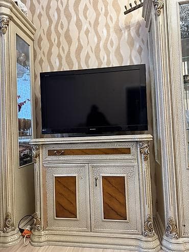 İşlənmiş, Divan, İtaliya