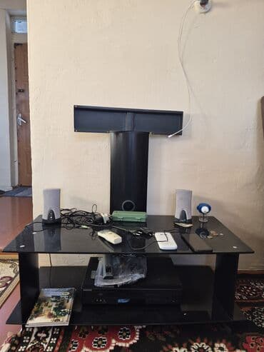 95×43 televizor altlığı.əla vəziyyətdədir.Fatmayıdadır.əlavə ödənişlə