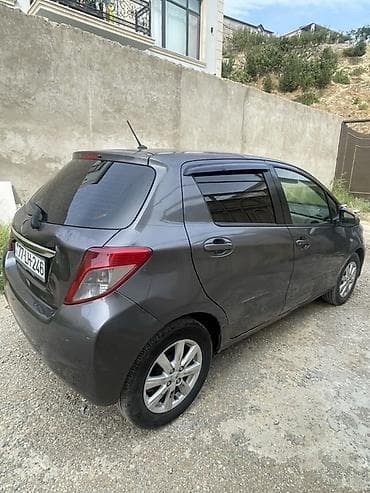 bmw e60 m: Toyota Yaris hatchback - Kuzov: 5 qapılı hatchback, tünd boz rəng - — 5