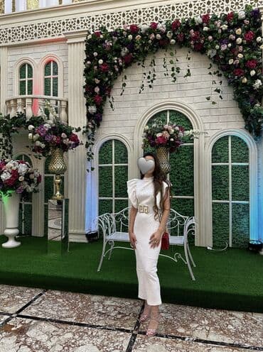 LadyClub'dan 250AZN alinib.Bir defe geyinilib.36 bedendir