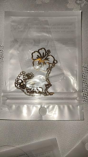 Ювелирные изделия: Zərif çiçək və kəpənək asqılı boyunbağılar dəsti - Material — 2