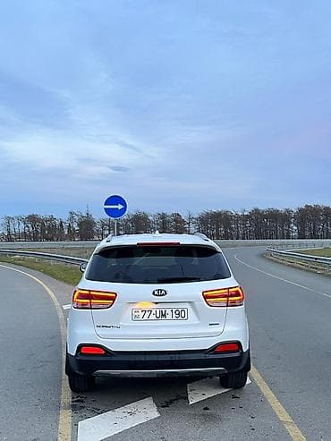 maşin satşi: Kia Sorento – ağ rəngli, şəhər və uzun məsafələr üçün geniş və — 2