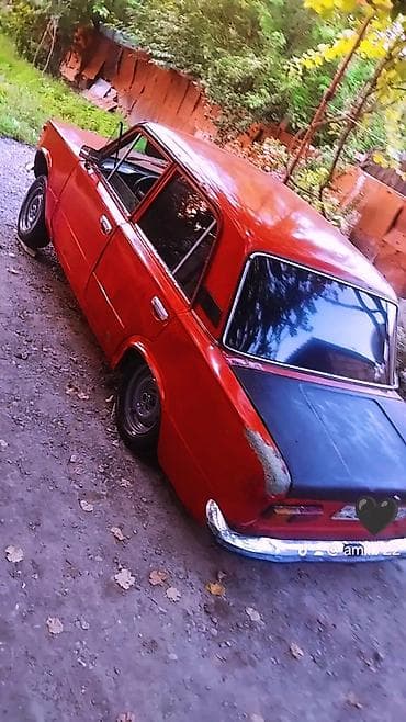 toy gulu: VAZ 2101 sedan - Kuzov: klassik 4 qapılı sedan, narıncı rəng, arxa — 1