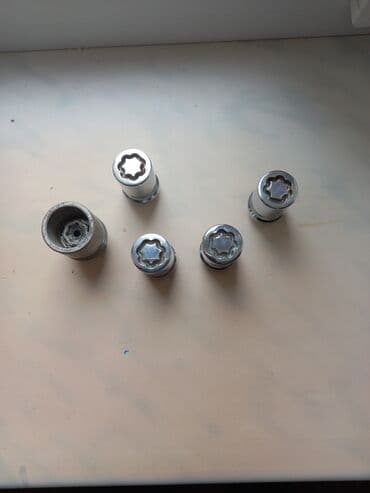 icare ford transit: Teker boltu sikiret orqinal maşinin ustunen cixma 4 denesi cox — 4