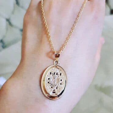 tək qaş: Dəstə daxildir: Sep, Kulon, Boyunbağı, Sarı qızıl, 585 Əyar, 256 g — 4