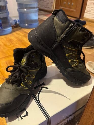 ботинки зимние новые: 39razmerdi 60m almisiq 30m iki,üç dəfə geynilib — 1