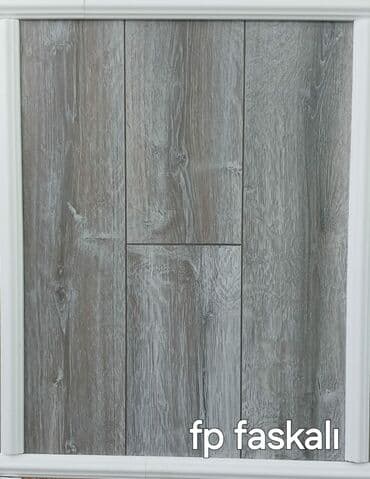 islenmis pol taxtasi: Taxta döşəmə örtüyü, boz rəngdədir. Bu örtük naxışlı və davamlı — 1