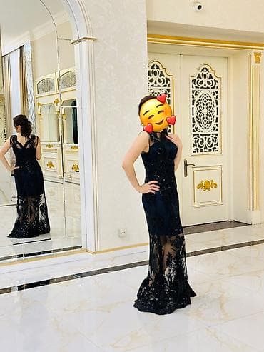 tül donlar: Şık gecə/libas – lacivərt əsaslı, qara krujeva ilə işlənmiş uzun model — 2