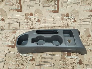 tek oturacaqlar: Avtomobil üçün mərkəzi konsol/organayzer paneli. Xüsusiyyətlər: - 2 — 1