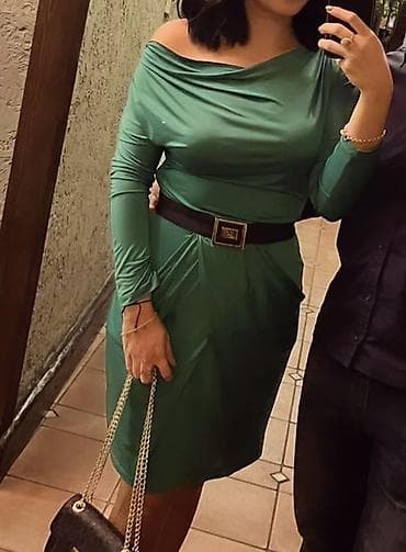 Zümrüd-yaşıl rəngdə qadın donu - Asimmetrik, bir çiyin açıq dekolte