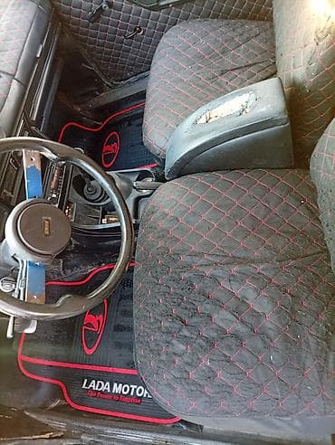 Nəqliyyat: VAZ 2106 sedan - Korpus: 4 qapılı, bej/ağ rəng, xrom bamperlər — 9