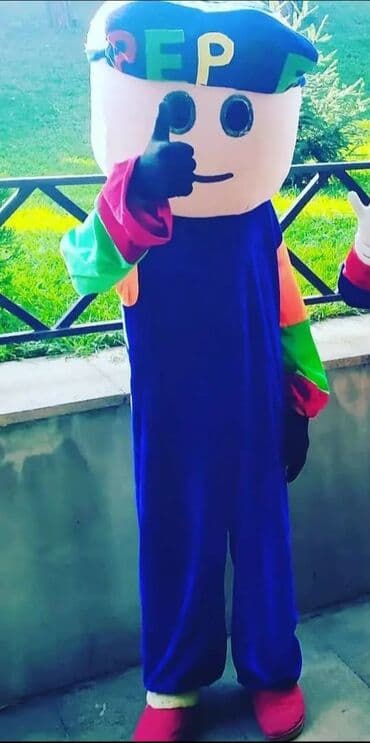 Dəstlər: Mavi rəngdə maskot kostyumu. Ağ rəngli böyük baş hissəsi və rəngli — 1