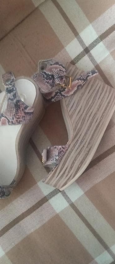 qızılı ayaqqabı: Qadın platforma sandal - Rəng və naxış: ilan dərisi effektli — 3
