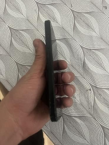 IPhone 15, Qara, Face ID — 6