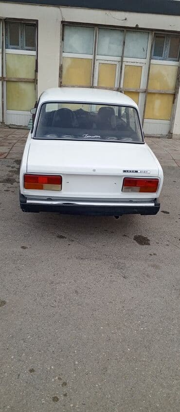 chevrolet niva 2019: LADA 2107, ağ rəngli sedan Xüsusiyyətlər: - Kuzov: 4 qapılı sedan, ağ — 3