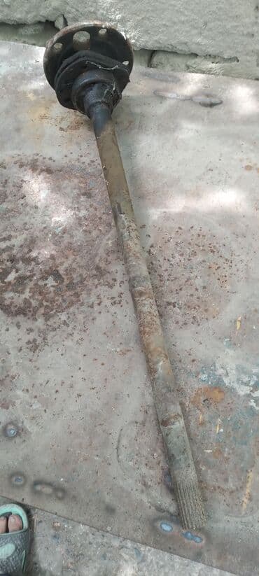 multi kar: Ötürücü val avtomobillərdə mühərrikdən təkərlərə fırlanma hərəkətini — 2