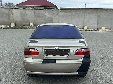 şam diskilər: Fiat Albea sedan - Kuzov: 4 qapılı sedan, bej rəng (bəzı hissələrdə — 2